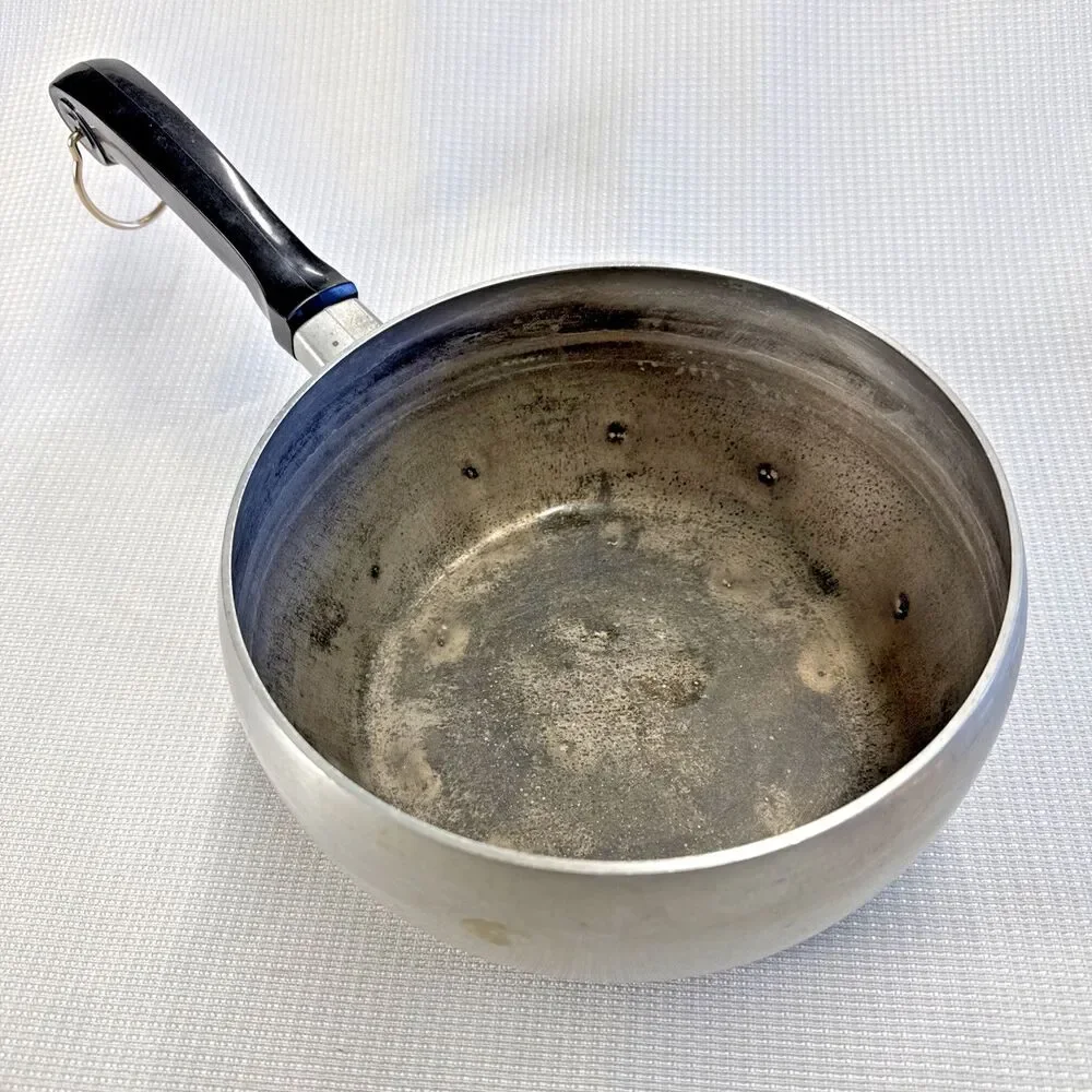 Vintage Wear Ever Aluminum Hallite 7.5 in 2.5 Qt Pot w Copper lid model 2102 1/2